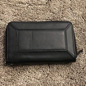 👗Black zip wallet